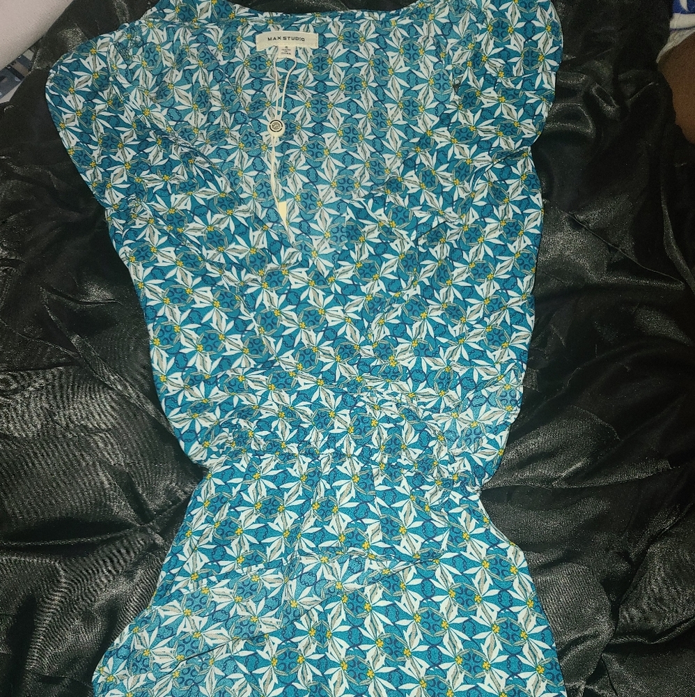Max studio shirt size small